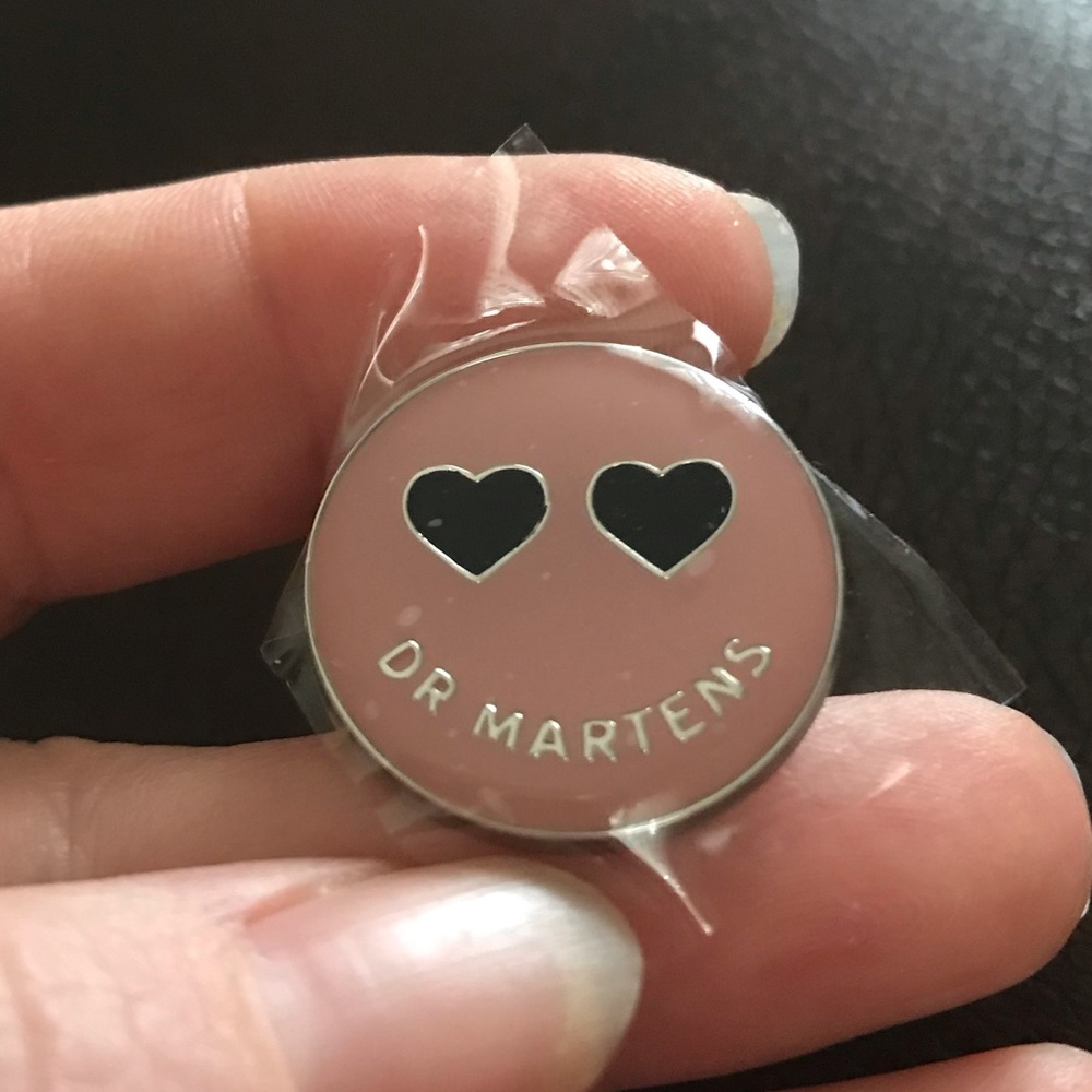 Dr Martens enamel pin heart eyes pink